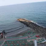 科拉罗酒店 3* 因佩里亚